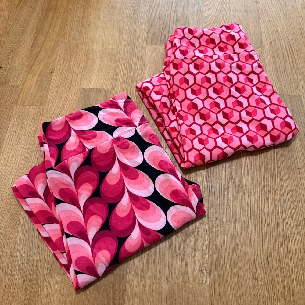 Lularoe ONE SIZE Lot of 2 Pink Red Valentine's Day Leggings